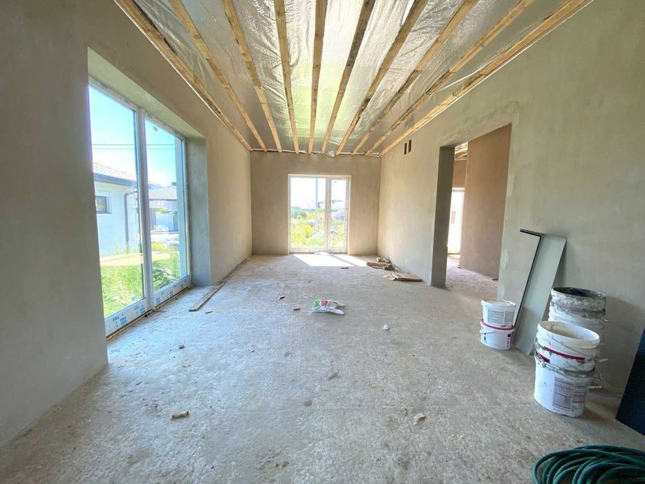 Будинок в престижному районі з гаражем Бармаки