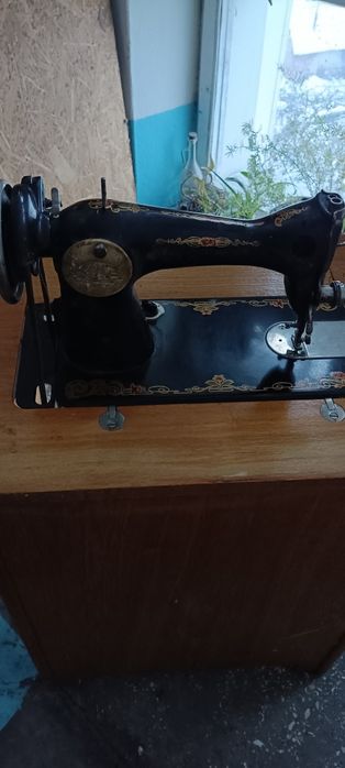Швейна ножна машинка