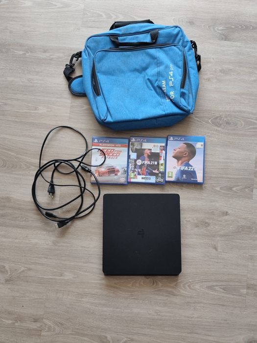 PlayStation 4 com bolsa de transporte