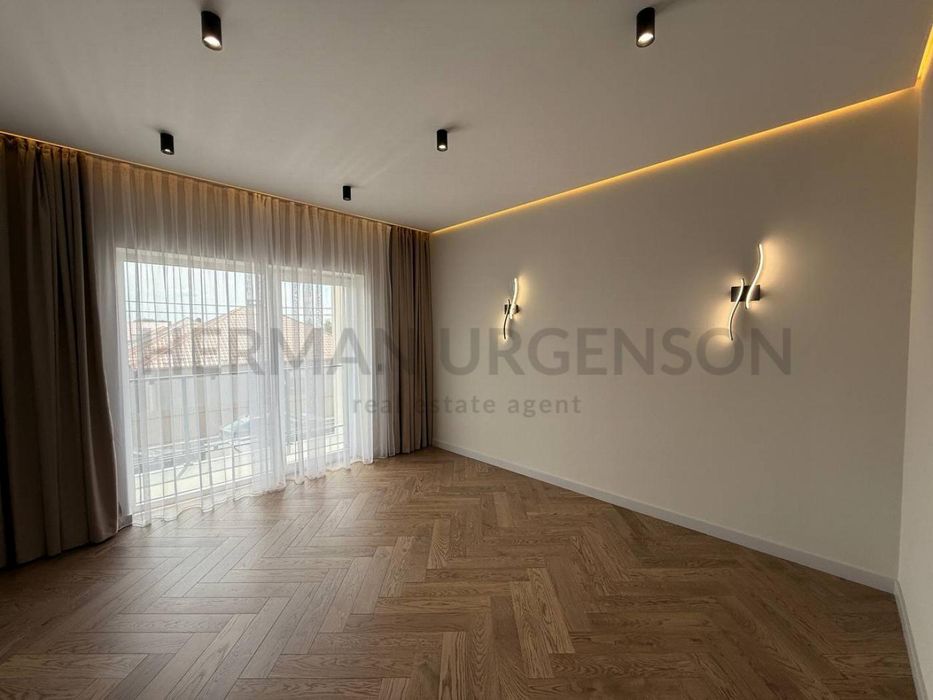 Продаж дуплексу 175 м.кв / 3.5 сотки / Ужгород, р-н Садовий