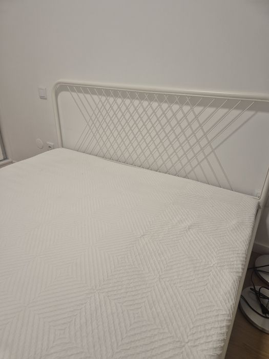 Cama de casal IKEA