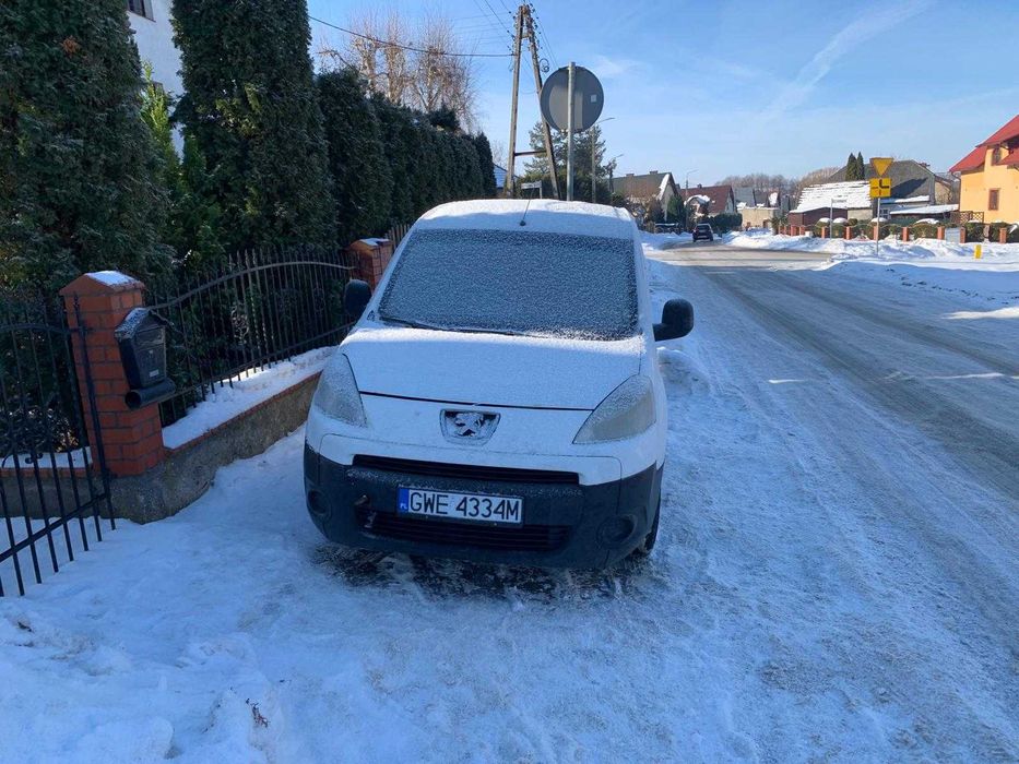 Peugeot partner uszkodzony 1.6 diesel, hak