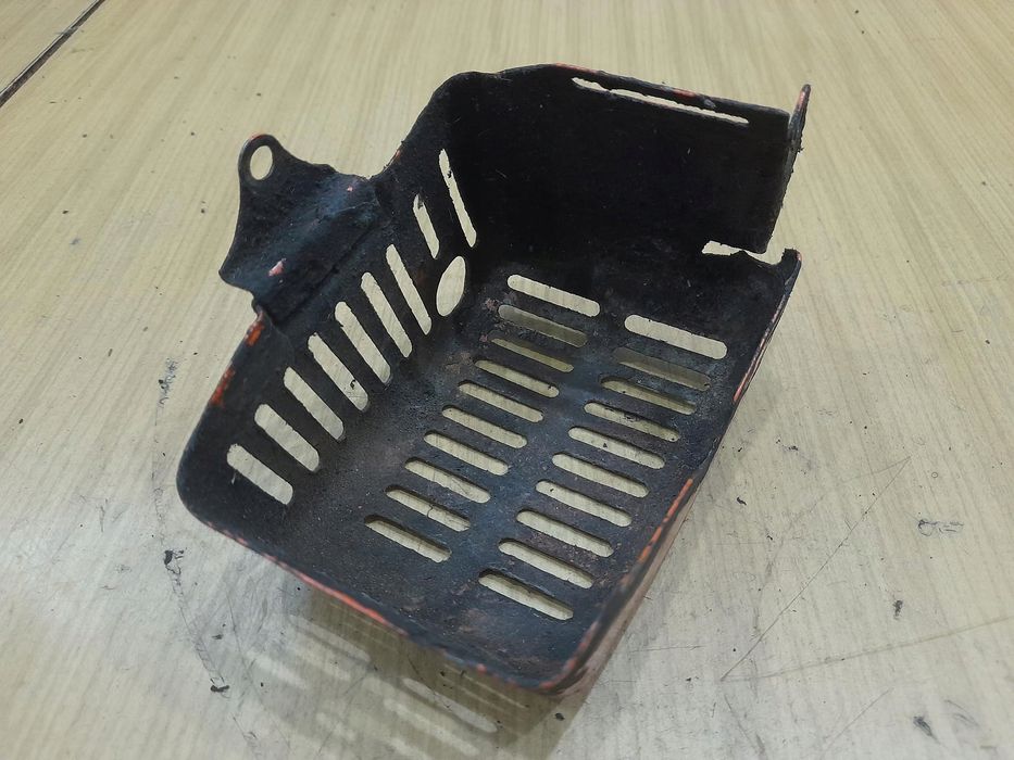 Kubota D420 Osłona Obudowa Pokrywa Korpus