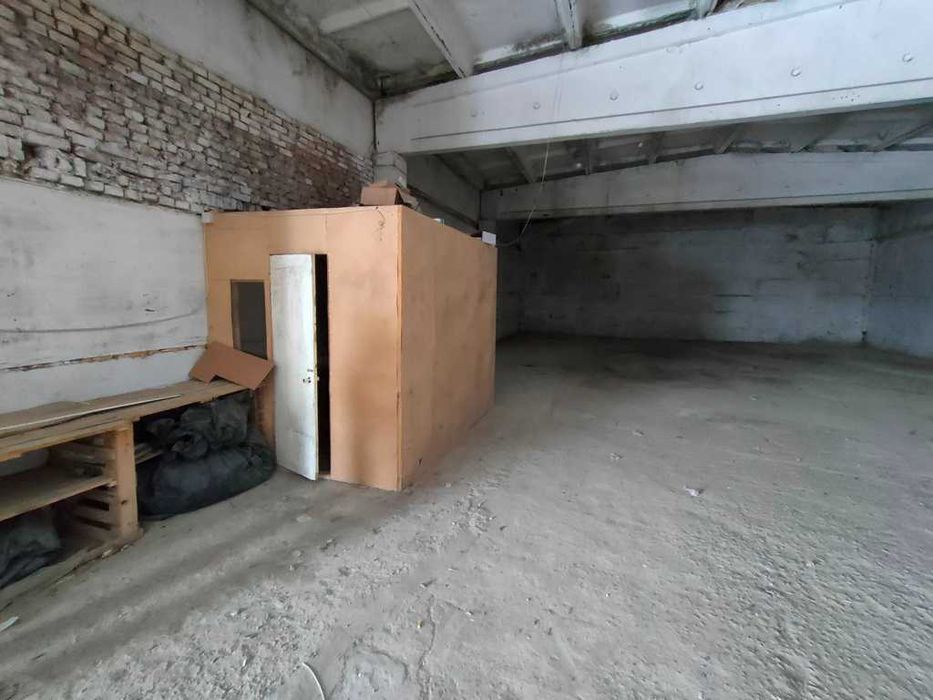 Складське приміщення з рампою