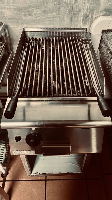 Grelhador com pedra lávica a gás