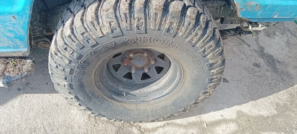 4 Pneus 33x12.50R15 usados a 50 %