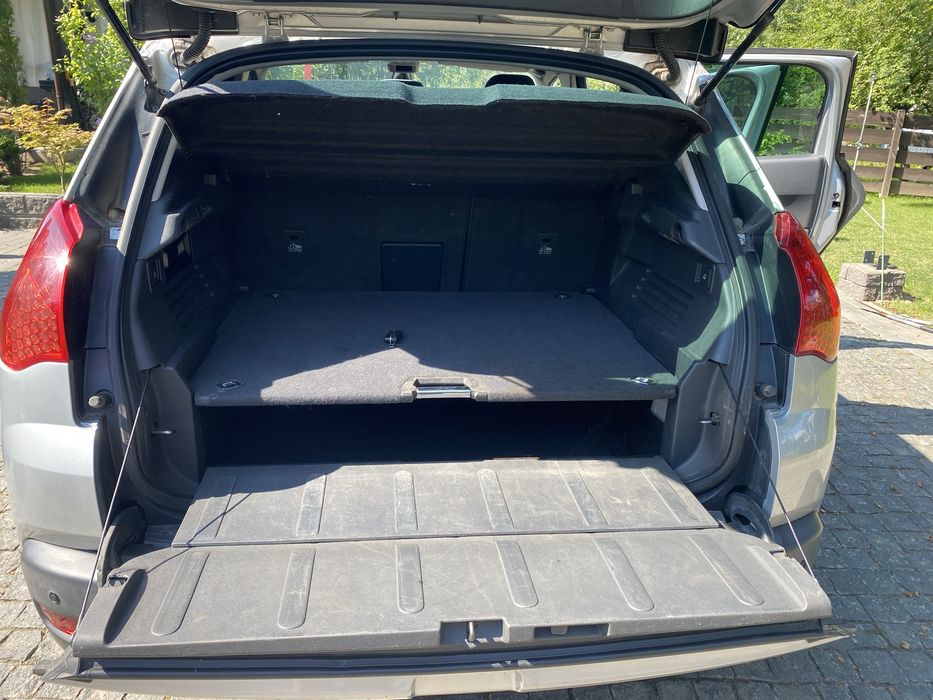 Peugiot 3008 автомобіль