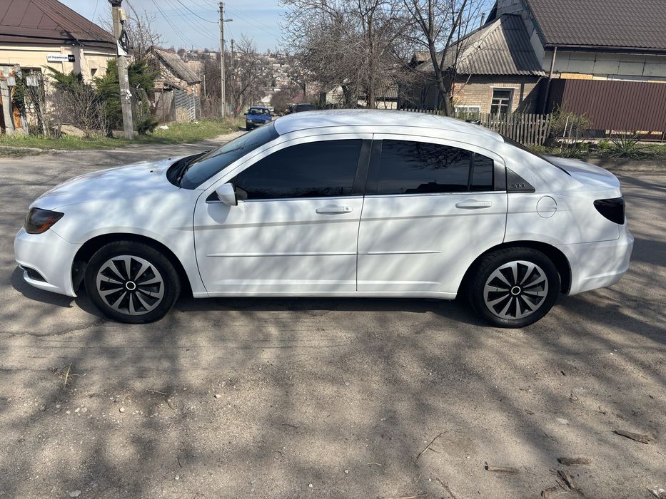 Chrysler 200 2012 год