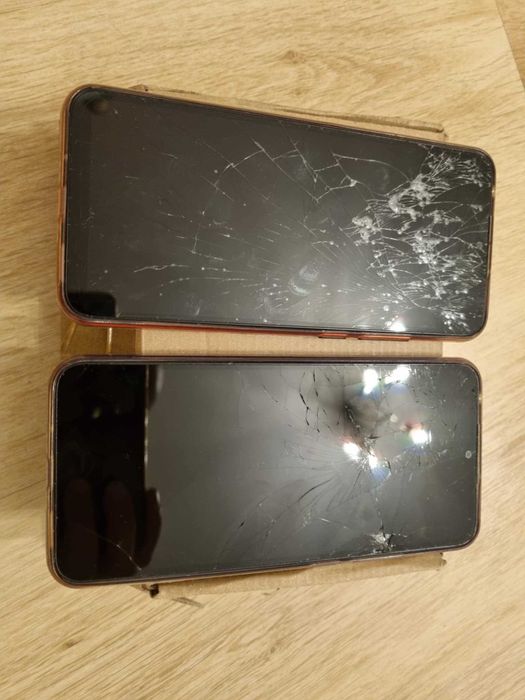 Sprzedam 2 telefony Xiaomi Redmi 9C - uszkodzone
