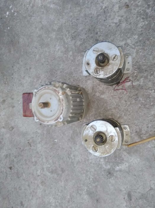 Электродвигатель АВЕ-052-4МУЗ,1350об/мин/4АМ 63 В2 0,55 кВт 2745об/мин