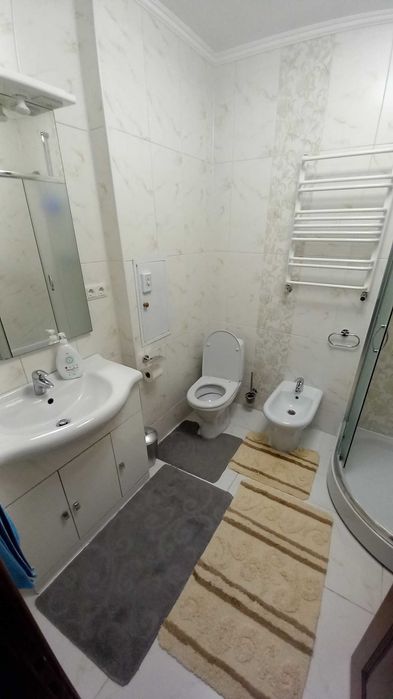 Квартира в новому будинку  з меблями та технікою