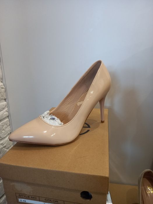 Czułenka beżowe r 36