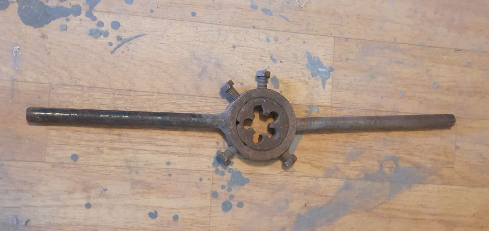 Продам слесареый инструмент