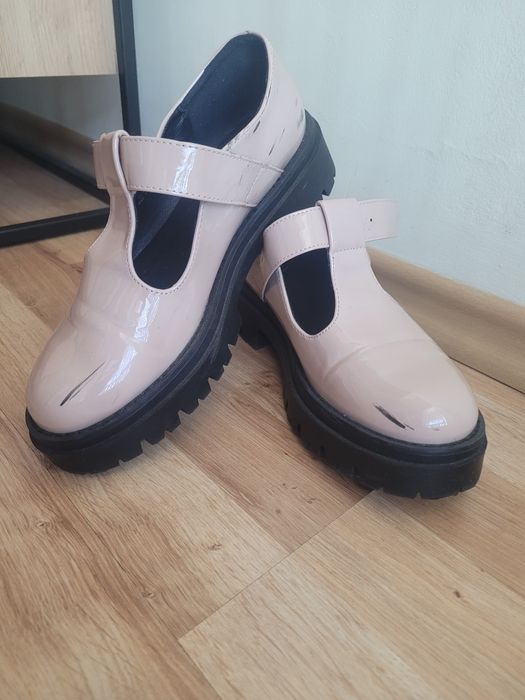 Sprzedam ładne buty dla dziewczynki
