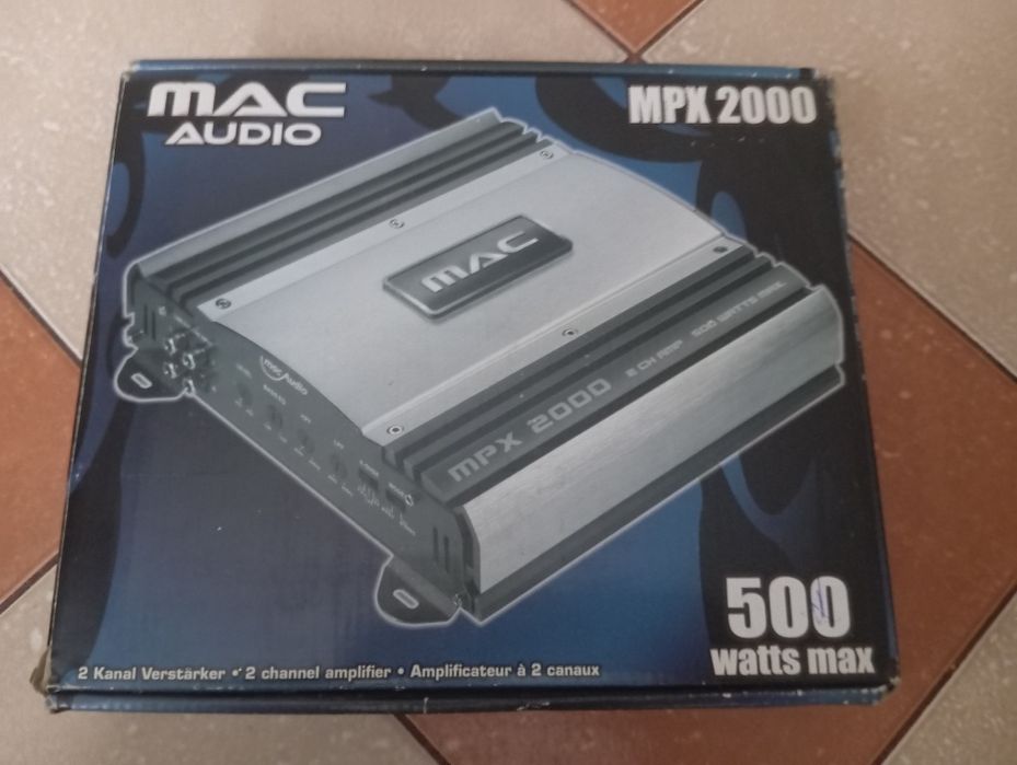 Wzmacniacz samochodowy.