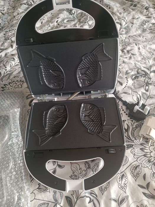 Opiekacz z wymiennymi płytkami