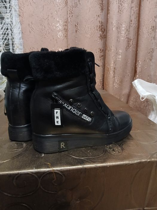 Продам взуття 37розмір
