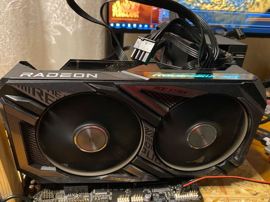 ASUS ROG Strix Radeon RX 6600 XT OC Edition