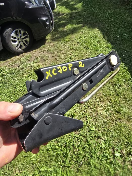 Lewarek podnośnik Volvo XC70II P2