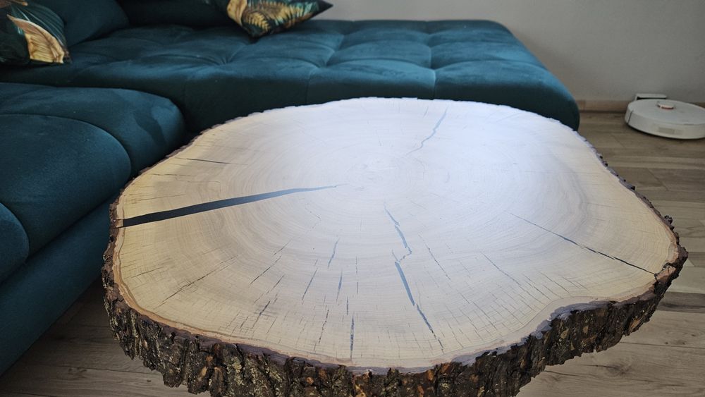 Witam Sprzedam piękny stolik z plastra wiązu