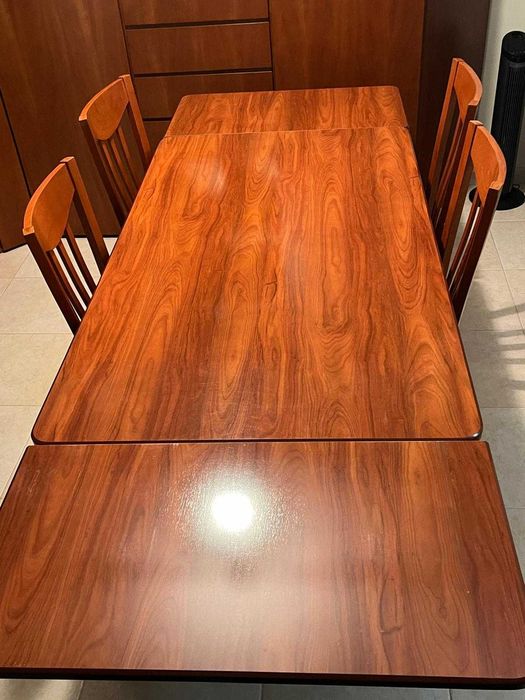 Mesa de jantar em cerejeira + 4 cadeiras em optimo estado