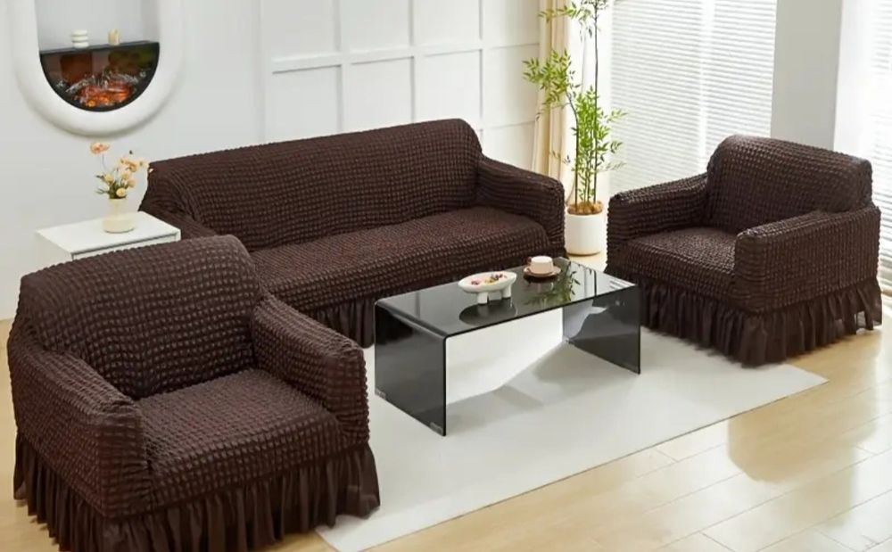 Sofá castanho simples para 4 pessoas