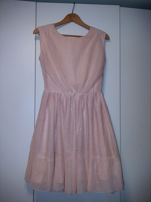 Elegancka sukienka Reserved