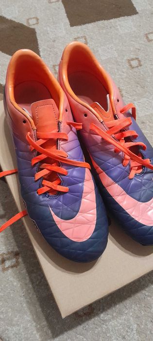 Футбольні бутси фірми Nike.