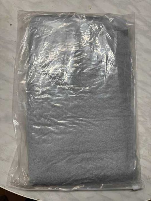 Aksamitna narzuta na sofę z antypoślizgowym spodem 90x70 cm