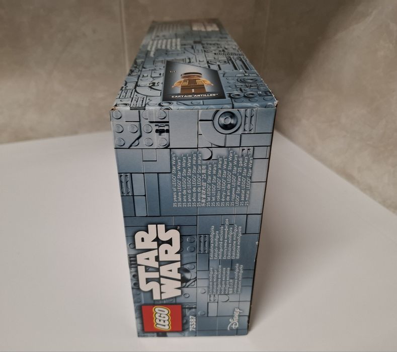 LEGO Star Wars 75387 Boarding the Tantive