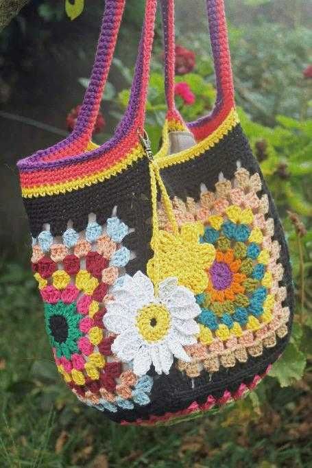 Saco em algodão, feito em crochet.
