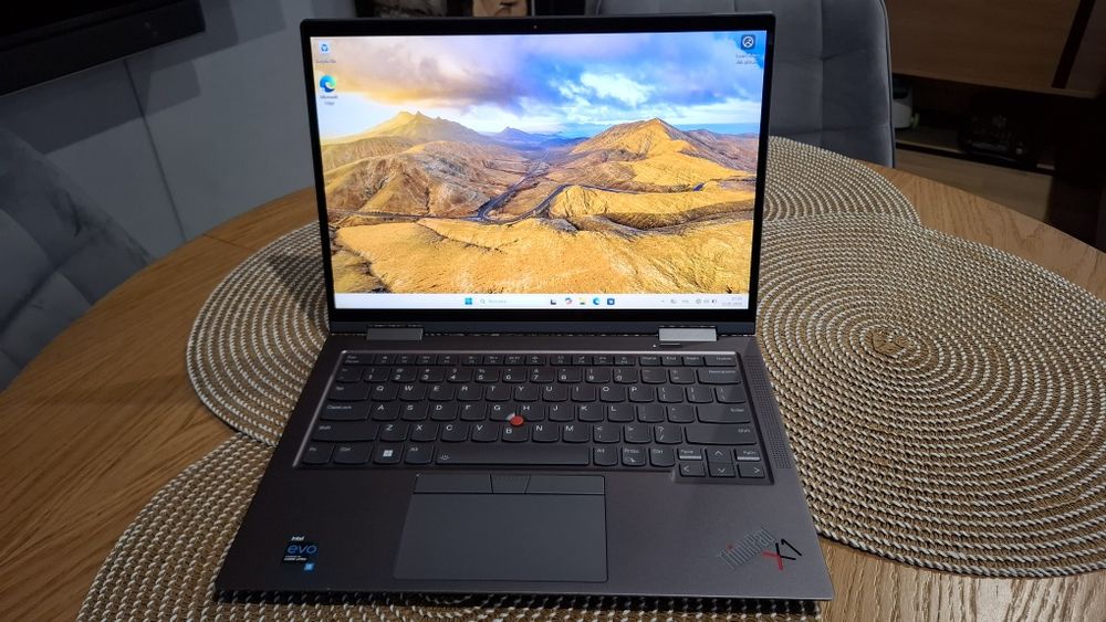 Lenovo Yoga ThinkPad X1 6gen i5 11gen.