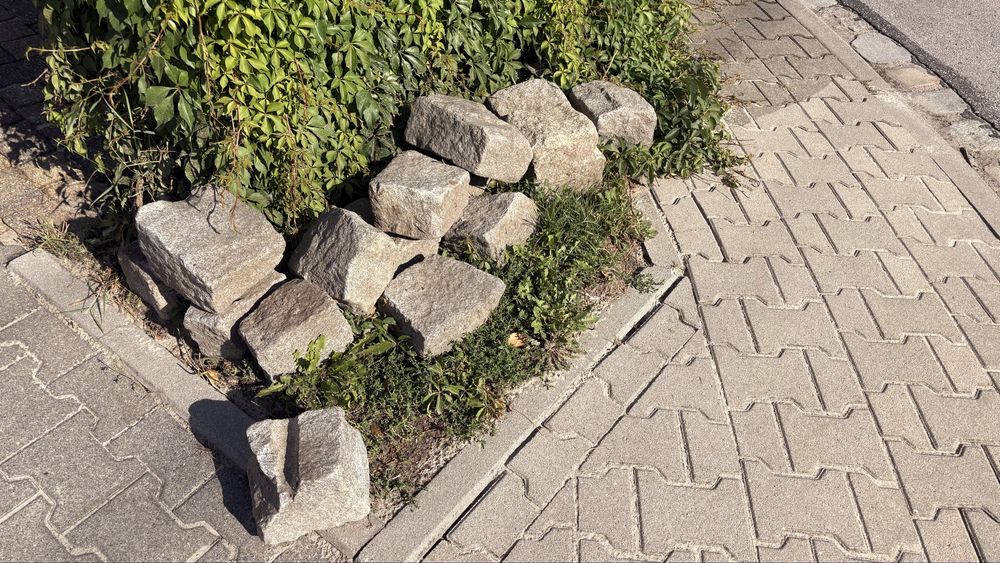 Oddam za darmo kostkę granitową