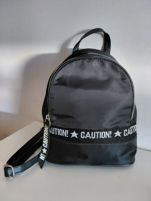 Mochila pequena nova