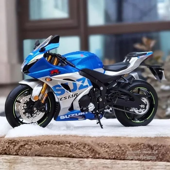Іграшковий мотоцикл Suzuki gsx 1000