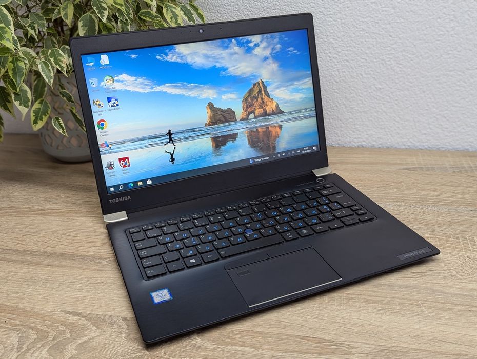 Продам класний ноутбук з сенсорним екраном та підсвіткою клавіатури.