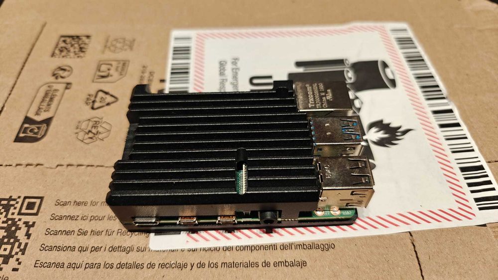 Raspberry Pi 4 Model B 4GB + pasywna obudowa + 16GB SD