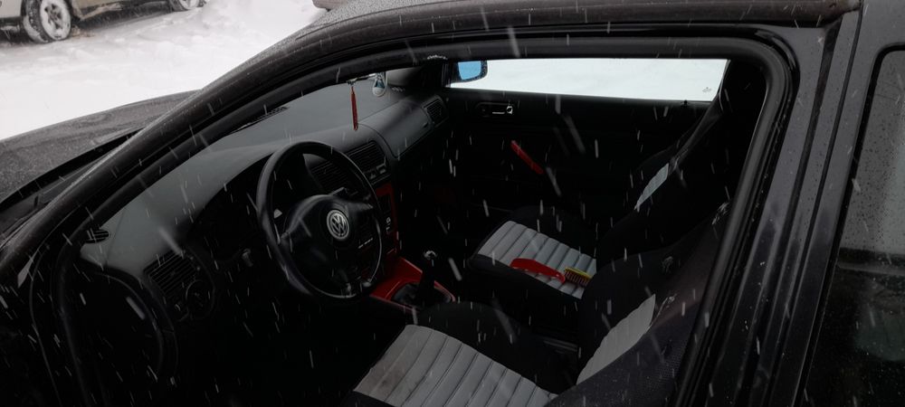 Автомобіль Фольсваген Гольф