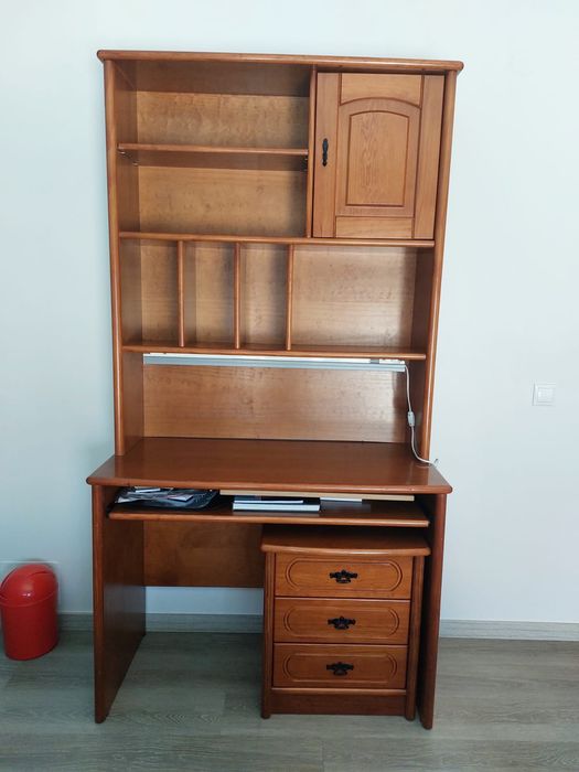 Cama Solteiro 190x90 + Estrado + Secretária com Estante + Mesa de Cabeceira