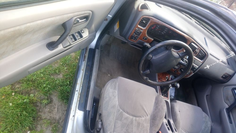 Nissan Primera p 11 двері Запчастини