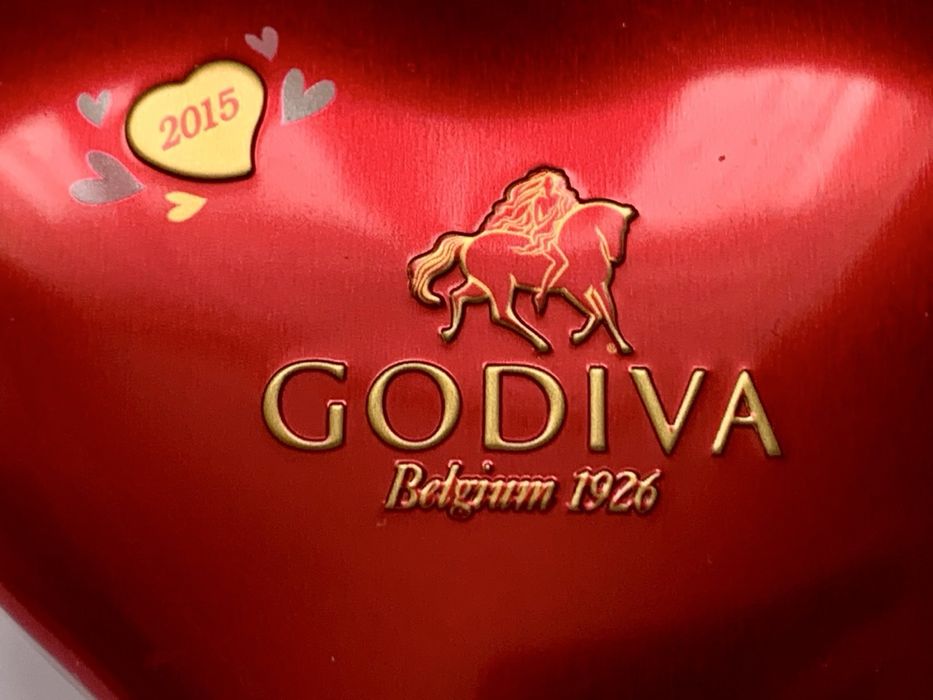 Коробка Godiva 2015 в форме сердца