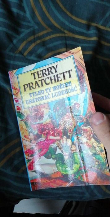 Tylko ty możesz uratować ludzkość - Terry Pratchett