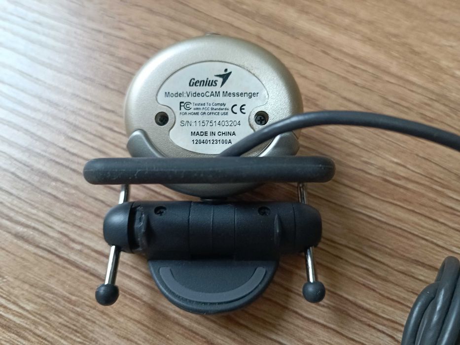 Câmara Web Marca Genius + Auscultadores c/ Microfone Marca NGS