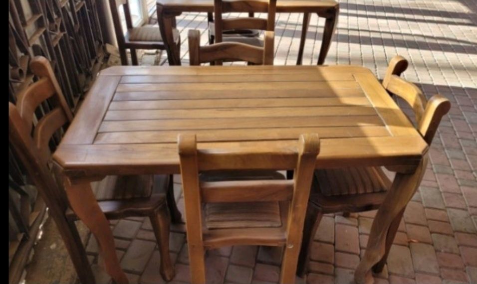 Продам столы стулья для кафе-бара