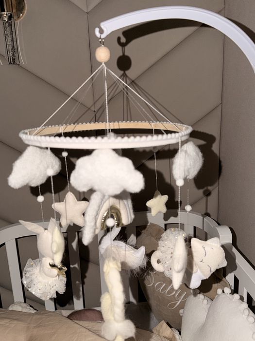 Мобіль в дитяче ліжко