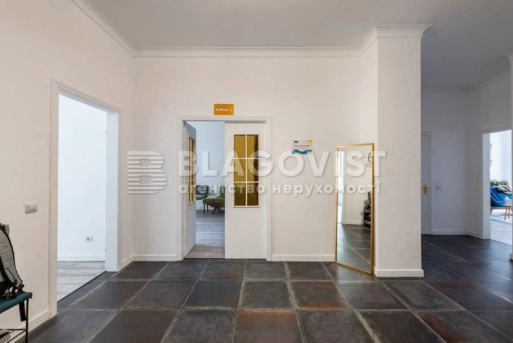 117м2 3 к квартира Князів Острозських Мирного Гусовського Резницька