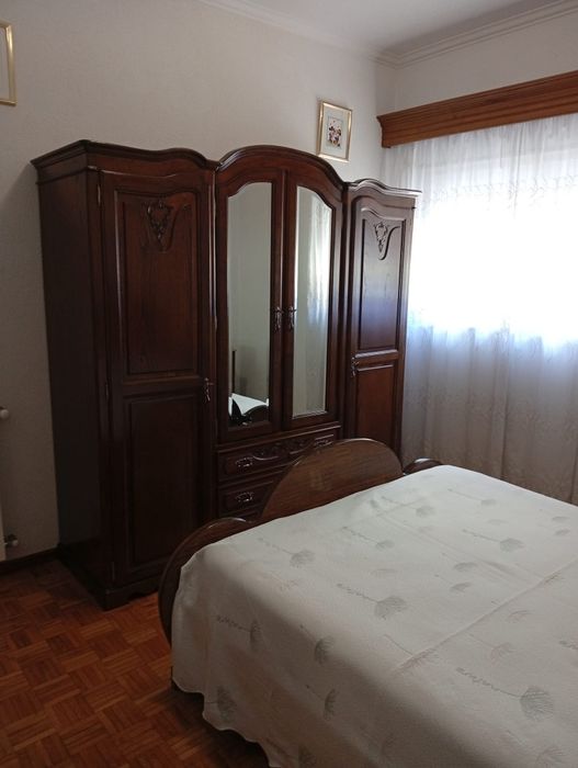 Quarto madeira maciça em bom estado