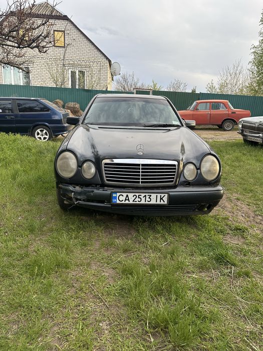 Продам Mercedes-Benz 210