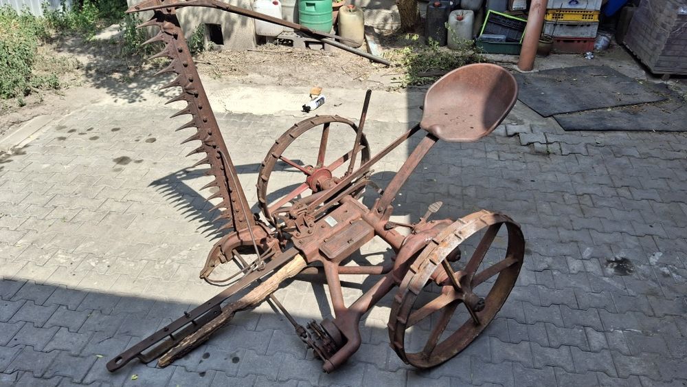 Kosiatka zabytkowa konna lub do ciagnika