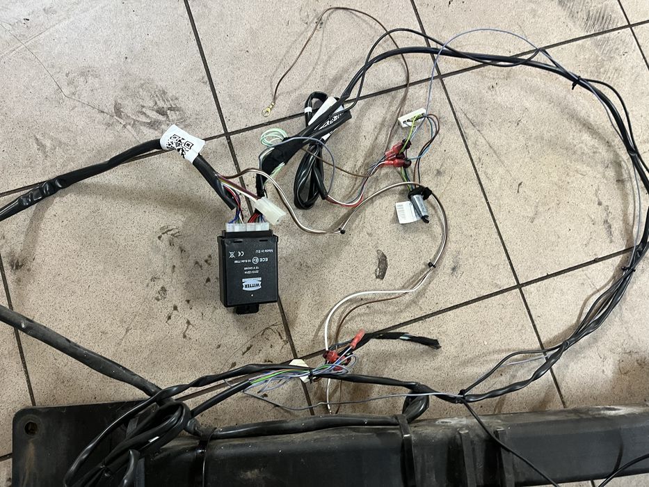 Hak kompletny z modulem e87 e81 bmw seria 1